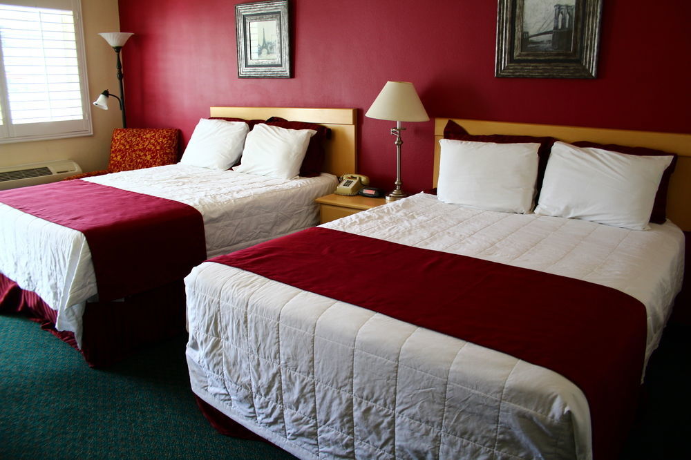 Ramada By Wyndham Hotel Kingman